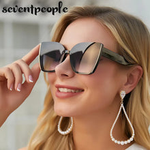 Load image into Gallery viewer,  2024 Luxury Brand Fashion Square Sun Glasses for Ladies